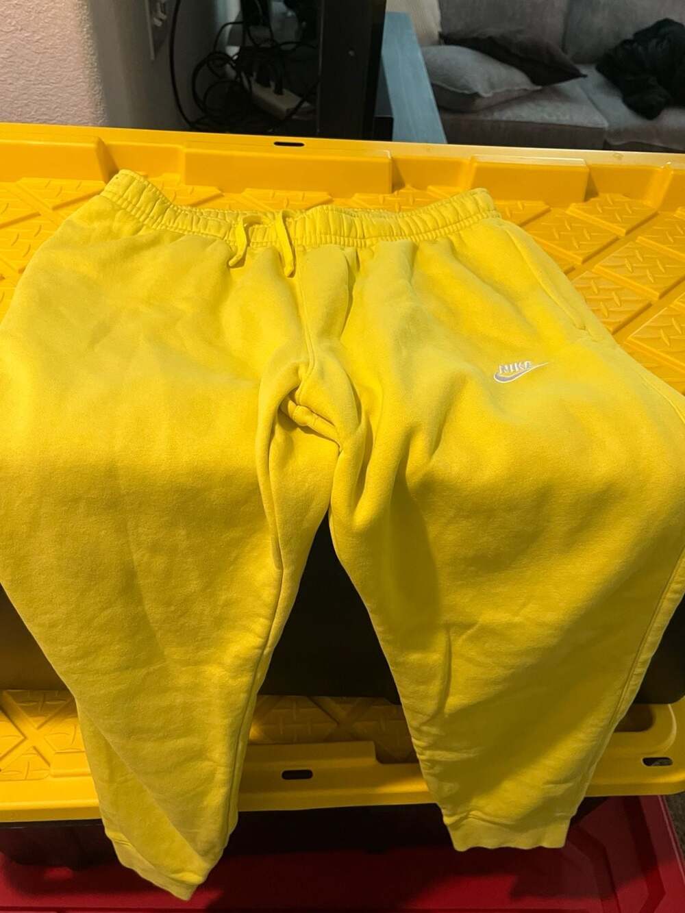 Nike Sportswear Club Fleece Joggers in Yellow